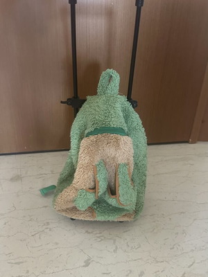 Children's dinosaur bag with wheels like new