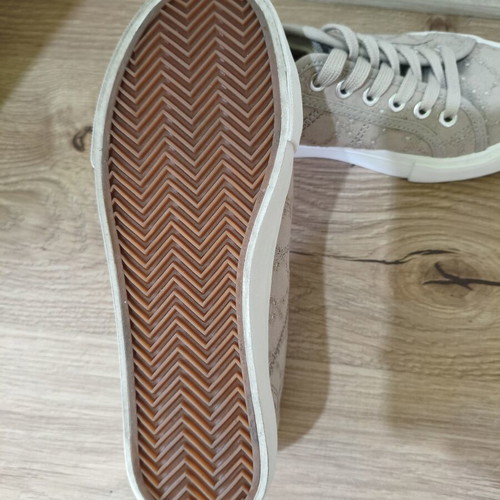 Only women's beige sports shoes like new, size 37