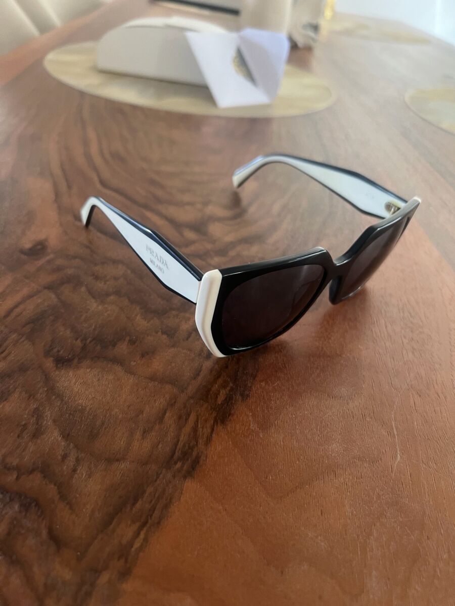 小物 00'S PRADA lic sunglasses Prada sunglasses used, black and white - € 90,00 - Vendora.cy