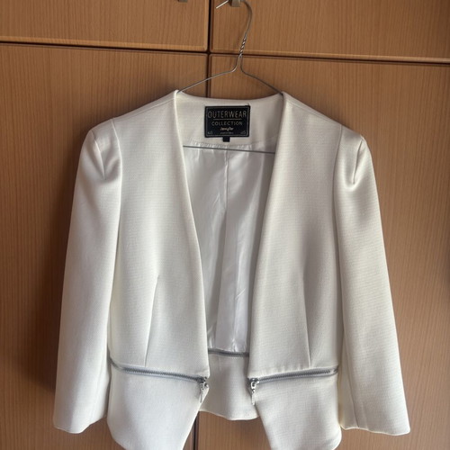 White cropped jacket with zipper