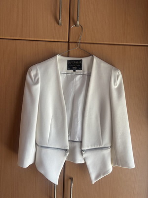 White cropped jacket with zipper