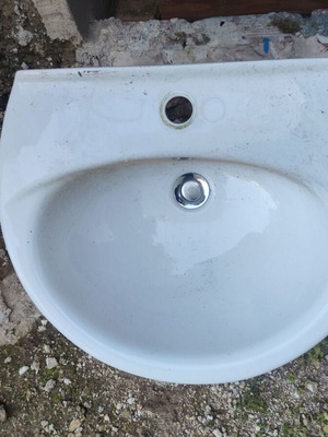 Bathroom sink with pedestal
