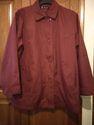 Long burgundy jacket used, large size with zipper and buttons