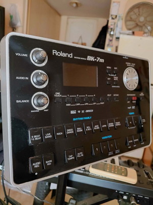 Roland BK-7m synthesizer μεταχειρισμένο με ελληνικούς ρυθμούς και USB stick