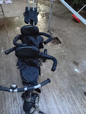 Children's double seat tricycle