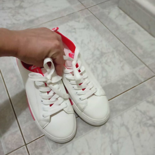 Women's athletic shoes used, size 38, white