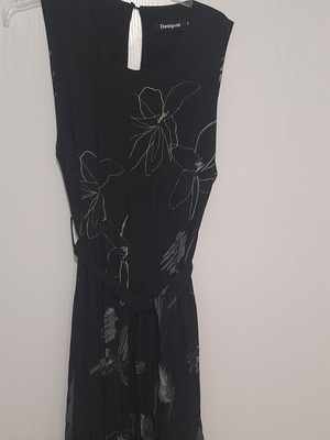 Desigual jumpsuit new, black floral, small size, 100% viscose