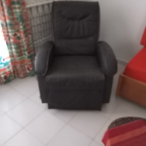 Relax armchair made of leather, like new with footrest mechanism