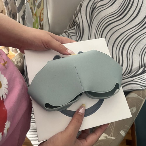 AirPods Max box and case like new, without headphones