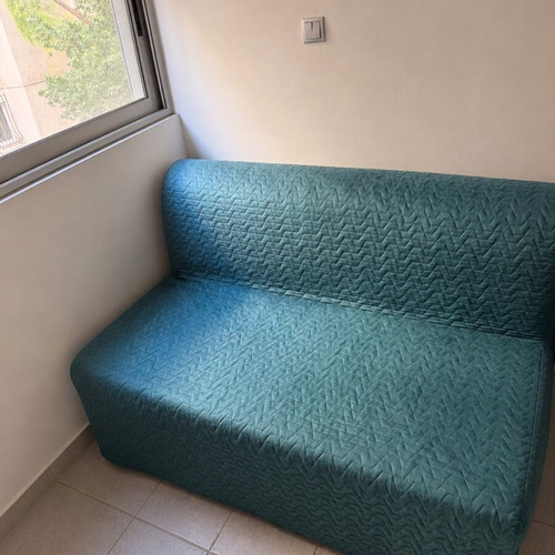 Two-seater sofa bed like new, ideal for students and Airbnb