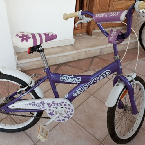 Mountain bikes like new, pink with gears and purple