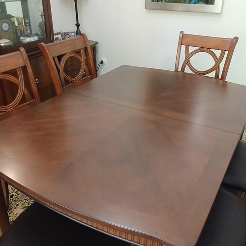 Dining set with vitrina-buffet and extendable table with 6 chairs, like new