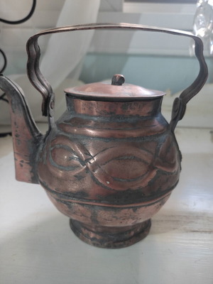 Vintage copper teapot 1950, like new with embossed design