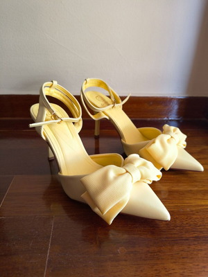 Slingback pumps Givana with strap and bow size 39, new, yellow