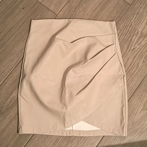 Beige leather skirt like new, Dress2unDress, size L