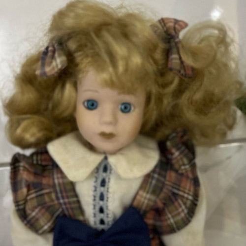 Porcelain doll Germany like new from Leonardo collection