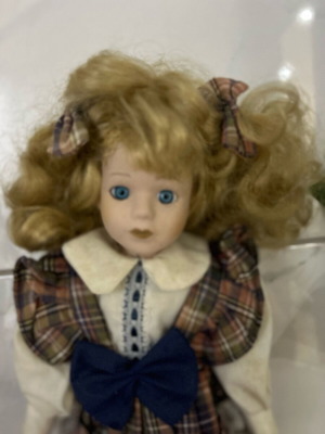 Porcelain doll Germany like new from Leonardo collection