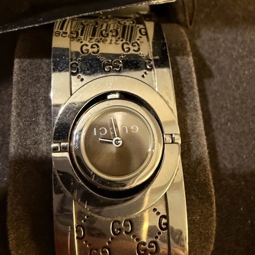Gucci Twirl women's watch like new, model YA112501, silver