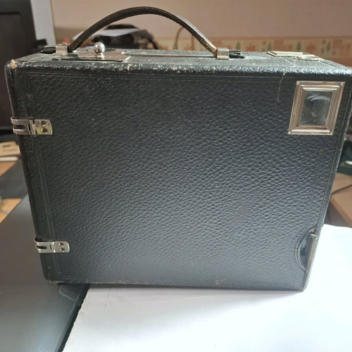 Camera 1953 like new, leather exterior, with tripod