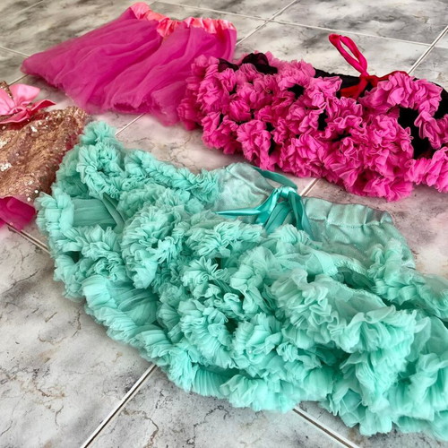 Girls' skirts set like new, pack of 4, pink and multicolor