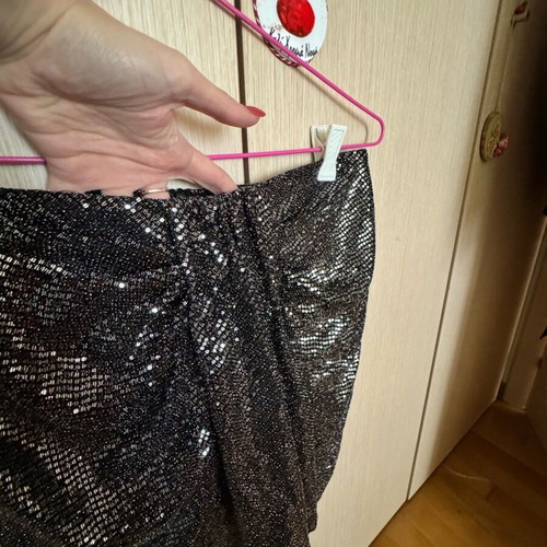 Zara skirt short like new, black with silver metallic details