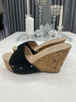 Summer platform slippers used, comfortable, black