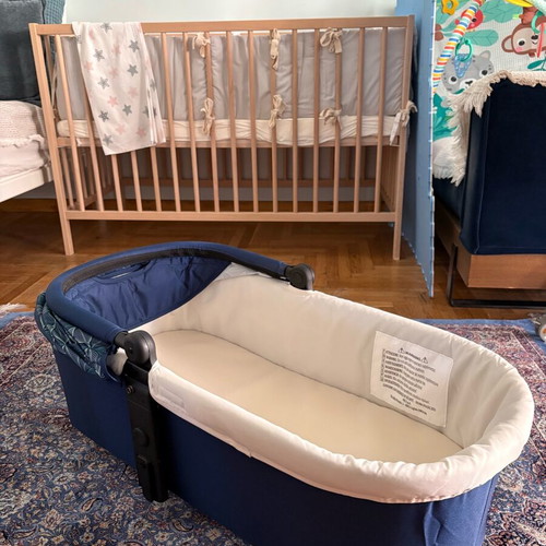 Giordani bassinet new in excellent condition