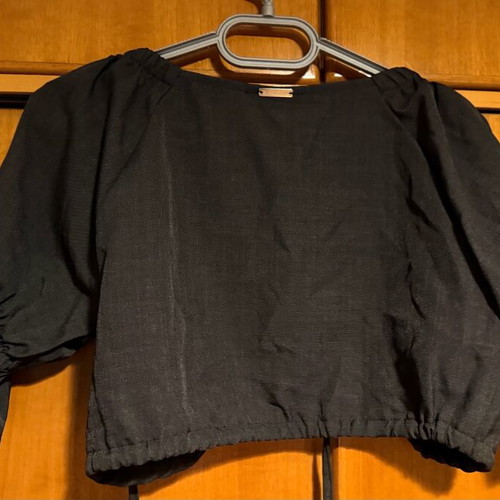 Bubblegun crop new, size M, black with short ruffle sleeve