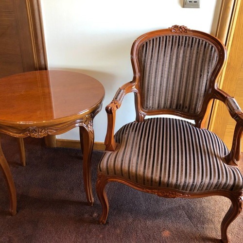 Armchair and table used in very good condition