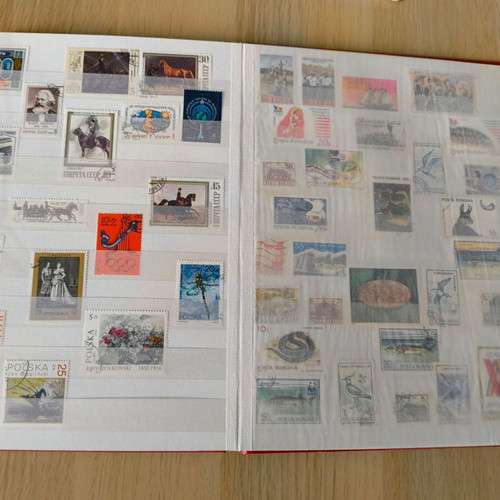 Deagostini stamp collection with 2 luxury leather albums like new