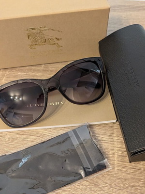 Burberry Sunglasses new, black