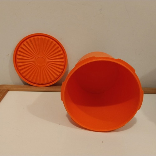Tupperware canister vintage orange servalier maxi 809-7 used