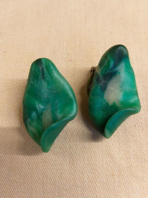 Green earrings used polymer clay 80s with clip