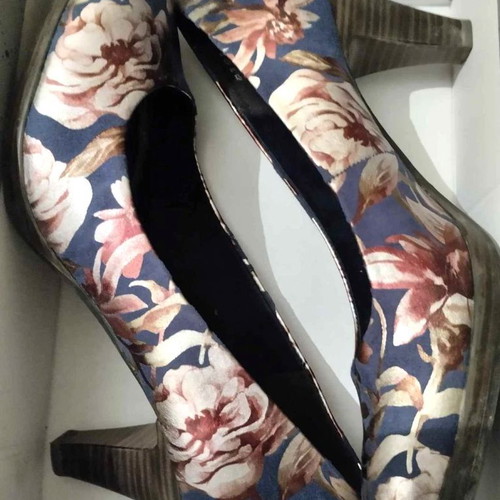 Marco Tozzi floral blue pumps used, size 41