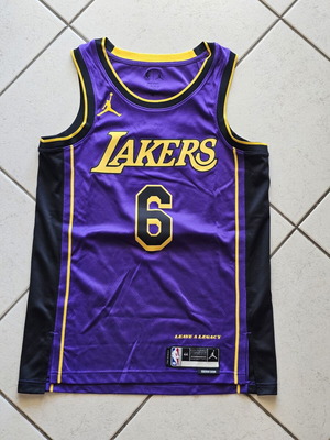 Lakers jersey LeBron James new, authentic