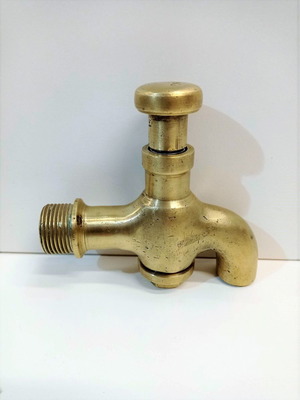 Παλιά μπρούτζινη βρύση σαν καινούργιο