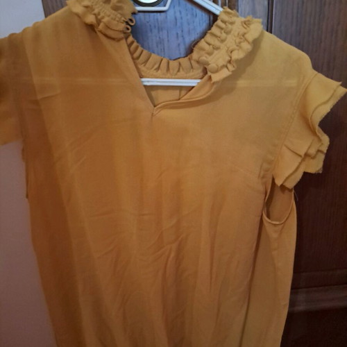 Cropped shirt Benetton like new, yellow, sizes M and L