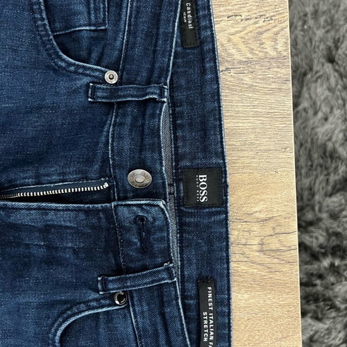 Hugo Boss men's slim fit denim like new, blue