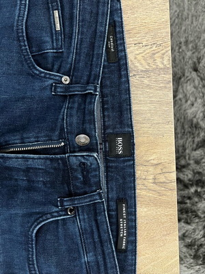 Hugo Boss men's slim fit denim like new, blue