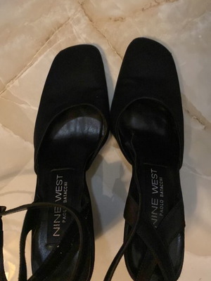 Nine West black fabric pumps with heel and cross strap used size 36.5