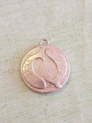 Vintage Large Pisces Zodiac Pendant medal like new, 4cm