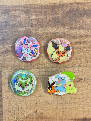 Pokémon Pins and Brooches Set Eeveelutions and Starters like new