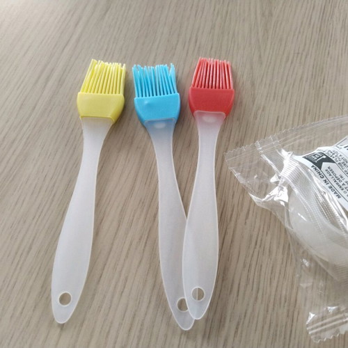 Kitchen set of 5 pieces with silicone tools and adhesive tape