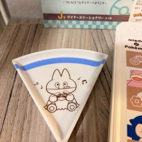 Pokemon kitchen utensils set with plate, case and keychain