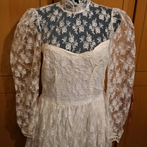 Handmade vintage wedding dress with integrated long train, size Medium, white