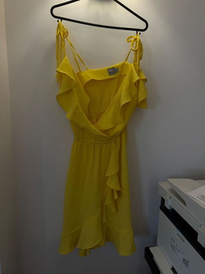 Asos yellow mini summer dress like new, adjustable straps, small