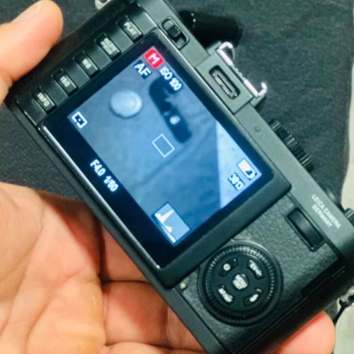 Leica X2 κάμερα μεταχειρισμένη με φορτιστή, grip, λουρί και δύο μπαταρίες