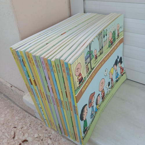 Peanuts comic book set like new, 17 issues by Charles M. Schulz
