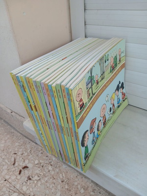 Peanuts comic book set like new, 17 issues by Charles M. Schulz