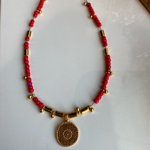 Necklace with red beads and gold elements new